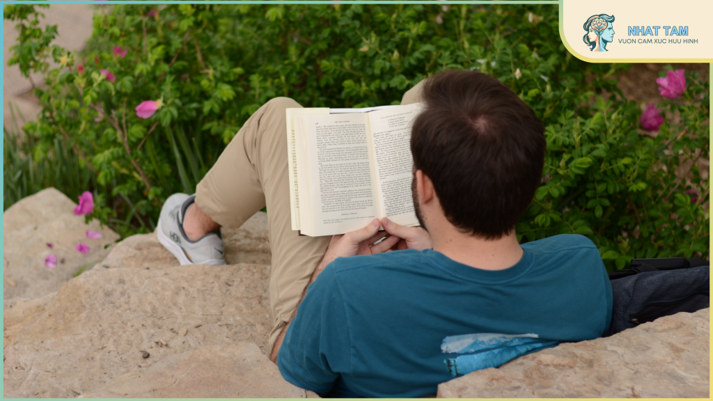 Hướng nội là gì? Xây dựng nhân vật hướng nội tĩnh lặng