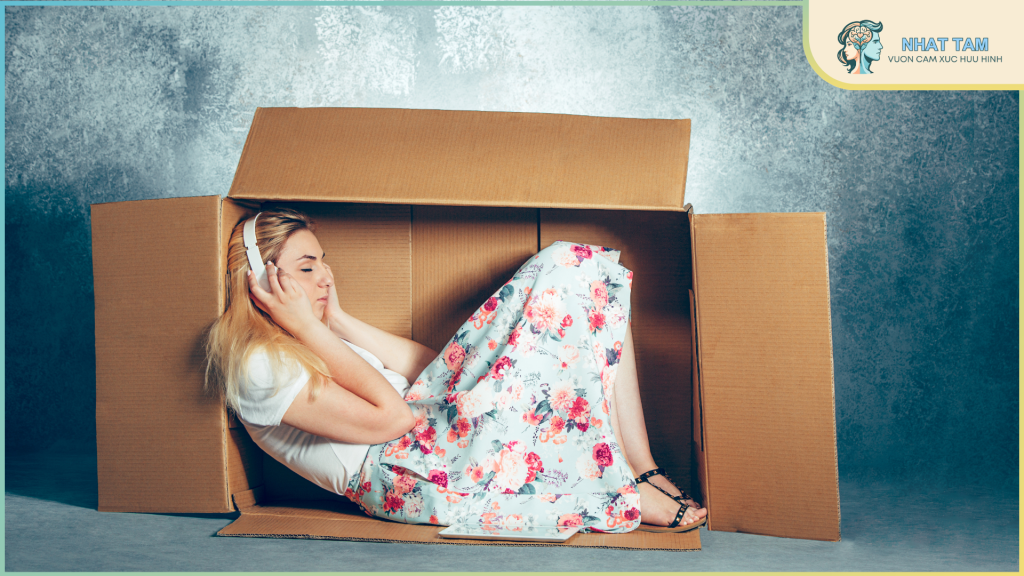 Hướng nội là gì? Xây dựng nhân vật hướng nội tĩnh lặng