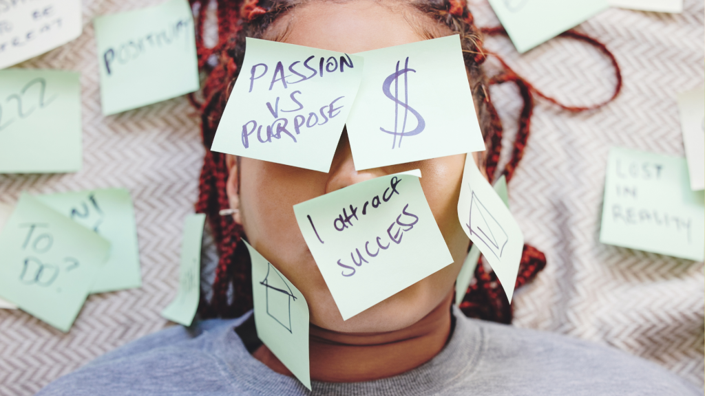 Manifest là gì? Cách lồng ghép yếu tố manifest trong tác phẩm